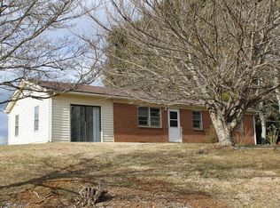 416 Boxwood Ln, Galax, VA 24333