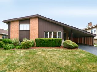 8933 Cherry Ave, Morton Grove, IL