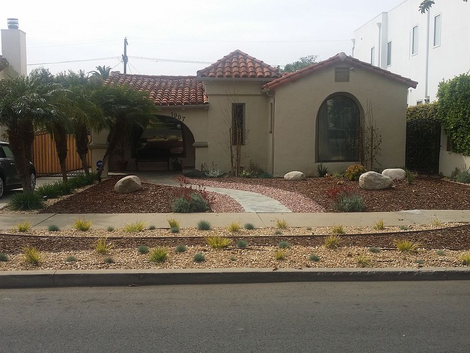 2nd image of 1907 Prosser Ave