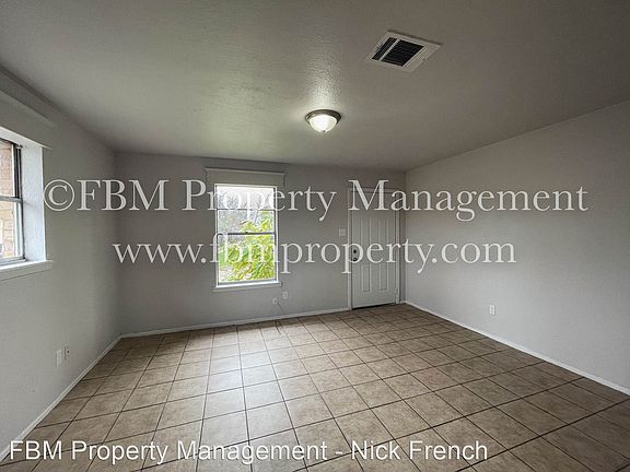 4th image of 402 Main St