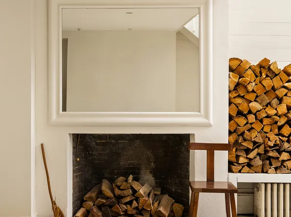 125 West 11th Street image 2 of 24