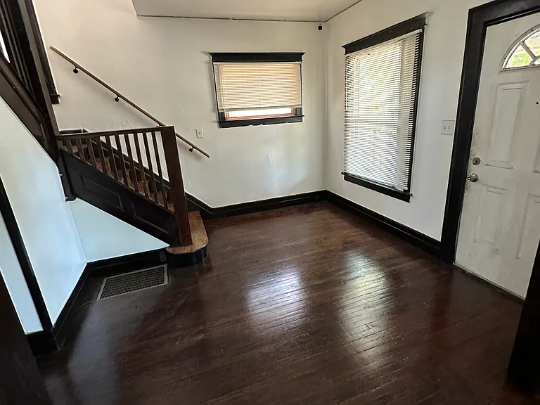2754 Columbus St — Photo 6