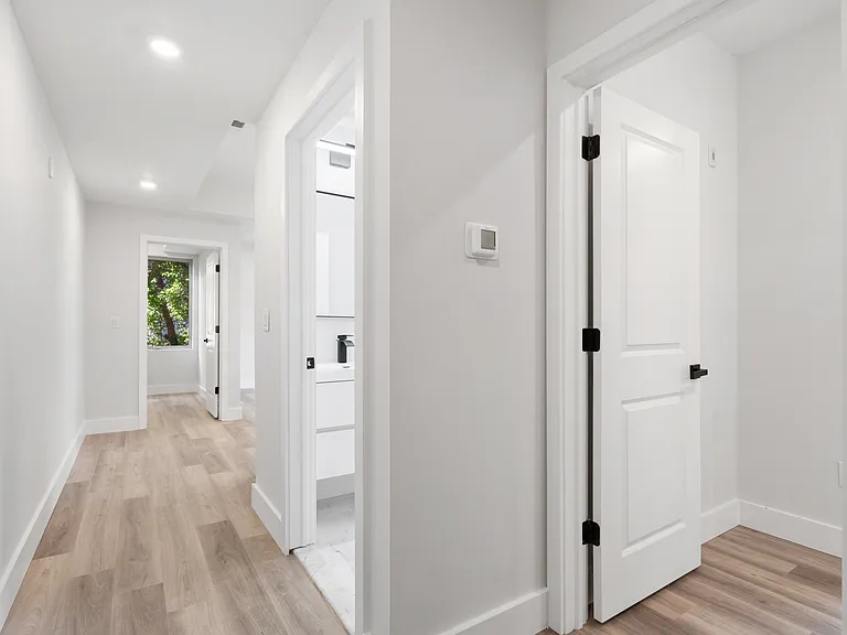 2326-28 N 9th St #201 — Photo 19