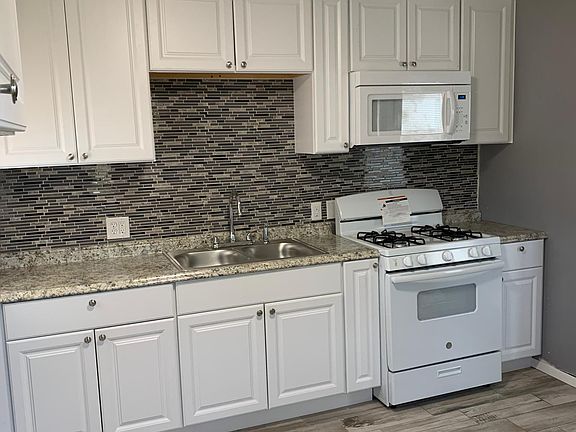 Kitchen plenty of cabinetry.