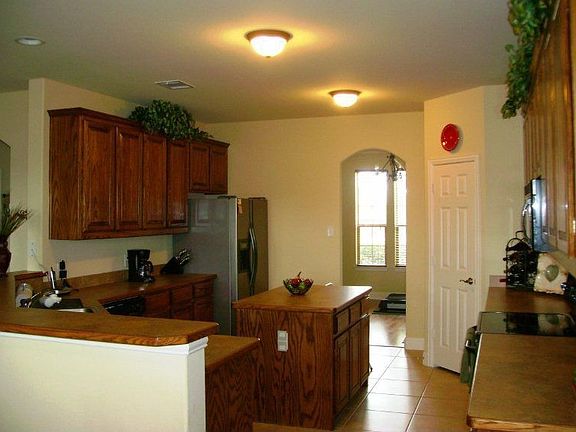 3rd image of 317 Creekside Trl