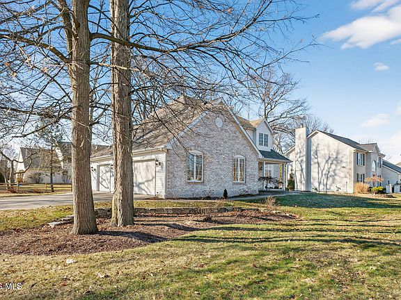 5th image of 8109 Bridgehampton Dr