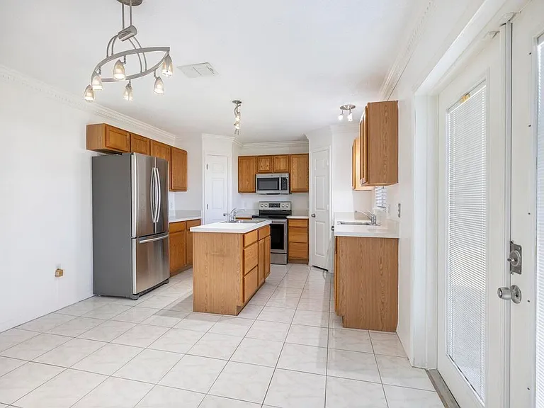 981 SW McElroy Ave — Photo 16