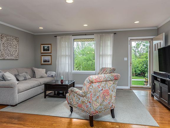 2nd image of 216 Eldon Ct