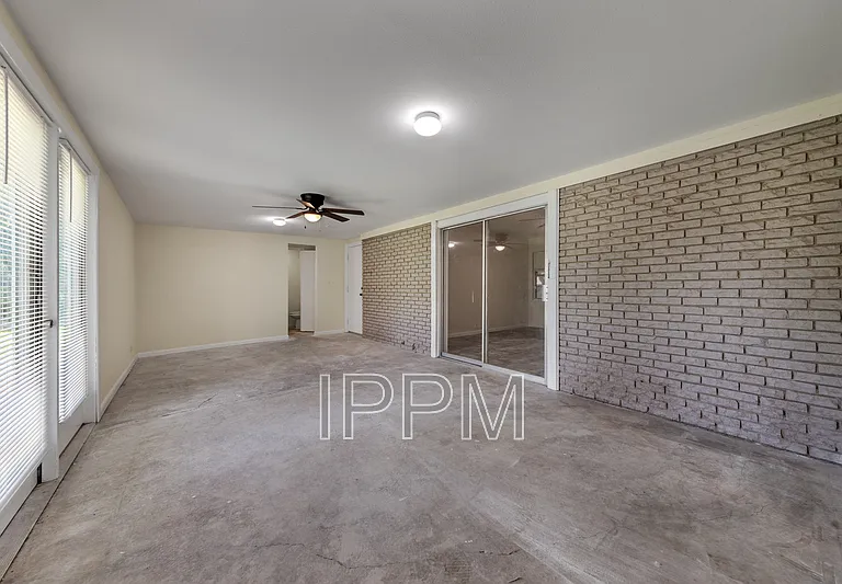 914 E Carrol St — Photo 17