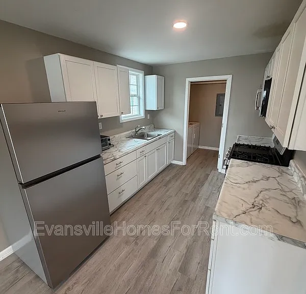 1404 Oakley St — Photo 4
