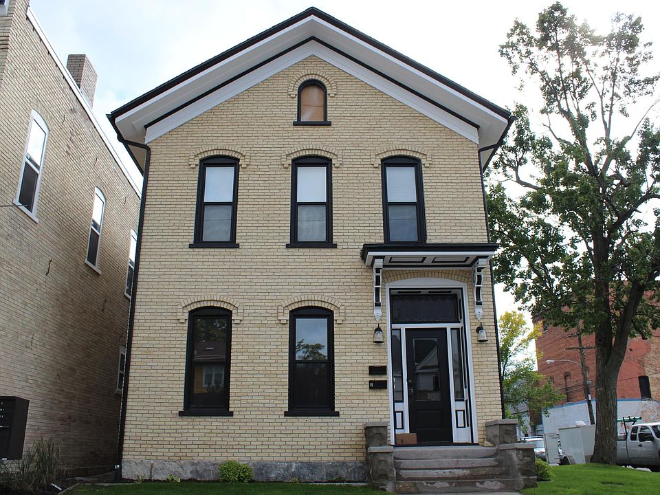 1st image of 828 Bridge St SE #2