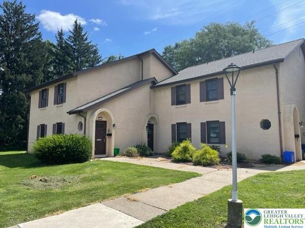 2404 Woodstock Dr #B