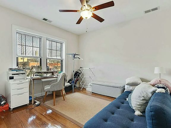 3rd image of 1831 W Leland Ave #1