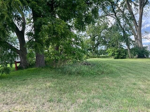 2nd image of 606 W Delavan Dr