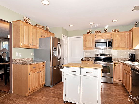 3rd image of 7201 Blair Ln