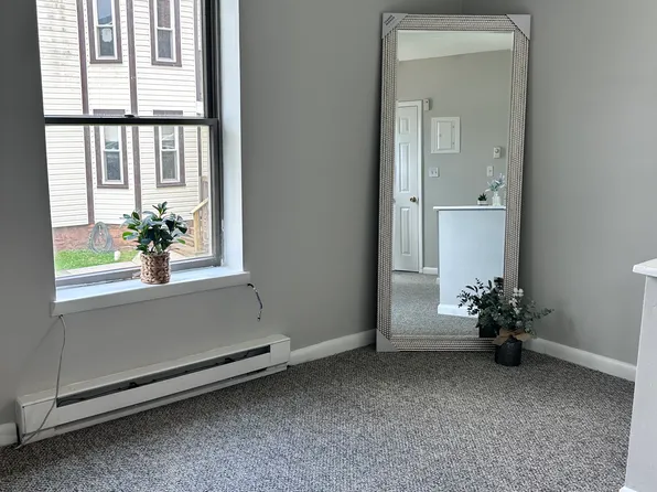 401 Seminary St APT 11, Pennsburg, PA 18073