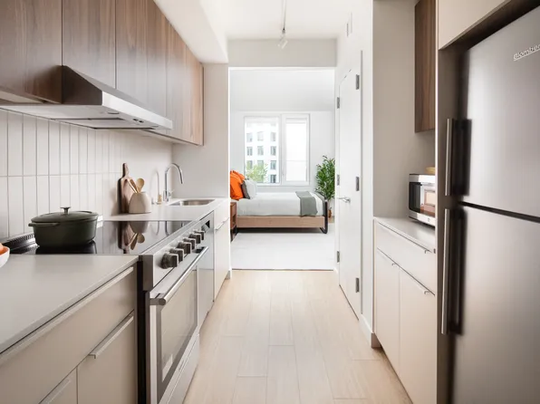 30-77 Vernon Boulevard image 3 of 27