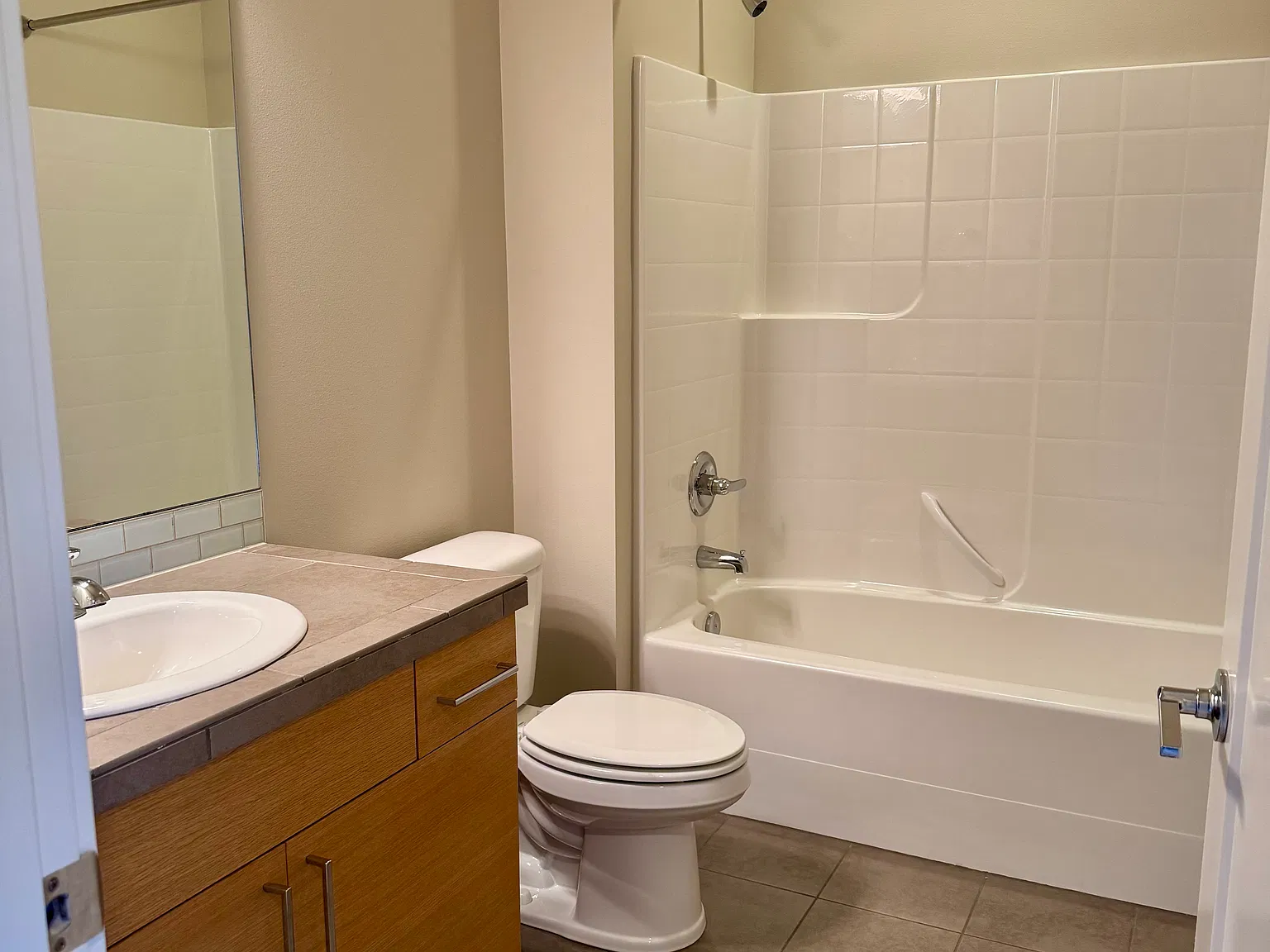 3 bed, 2.5 bath, 2100 sqft, $5,550 — Photo 4