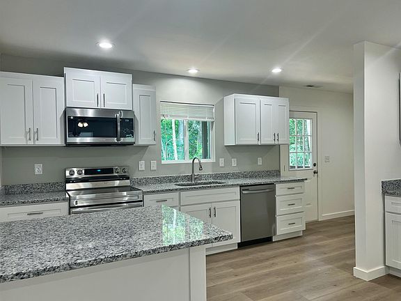 5th image of 406 Bellingham Ct