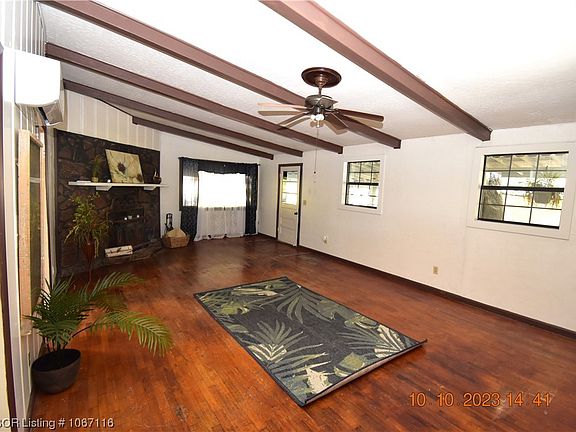 3rd image of 710 W Redwood Ave