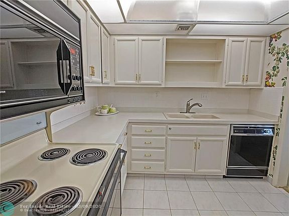 5th image of 3750 Galt Ocean Dr APT 806
