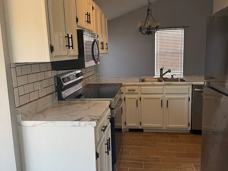 3010 Creekview Ln — Photo 6