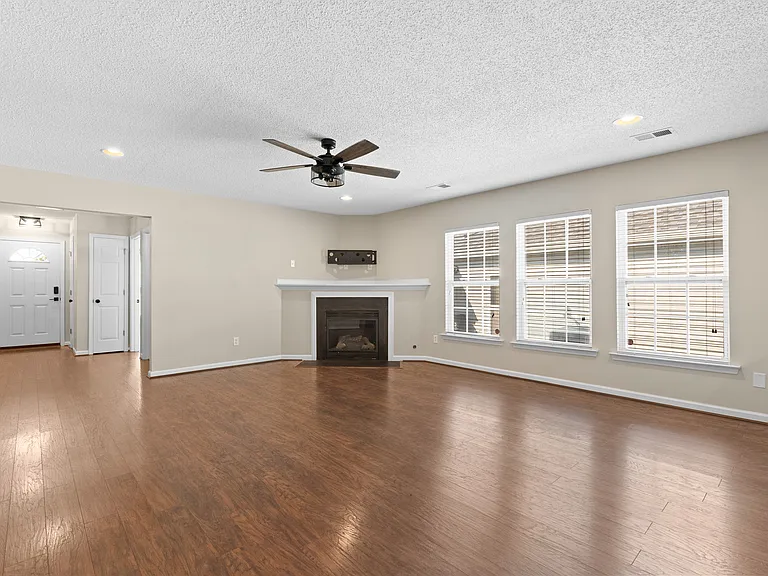 228 Rindle Dr — Photo 3