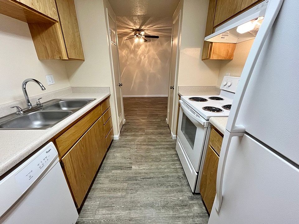 2nd image of 400 W Gettysburg Ave #124A