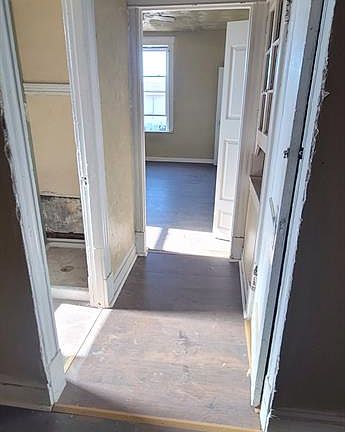 5th image of 4037 Pleasant St