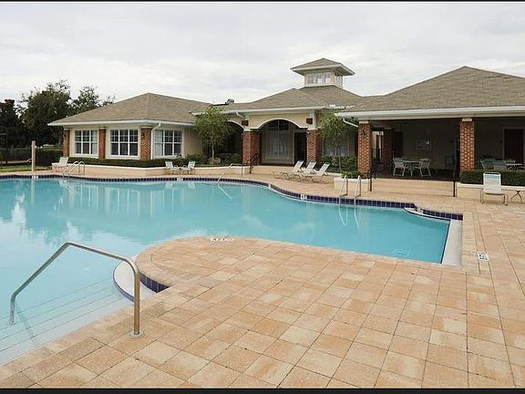 4th image of 4213 Highwood Dr