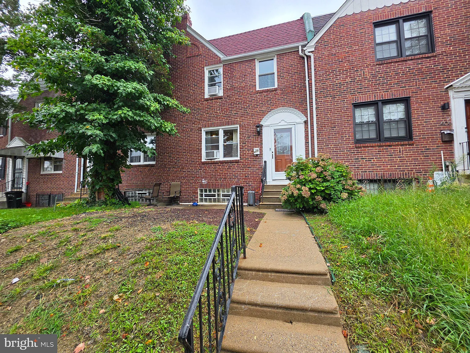 3 bed, 1.5 bath, 1836 sqft, $2,200 — Photo 1