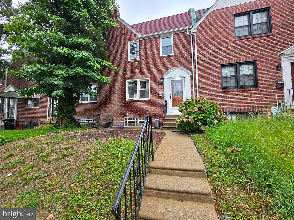 408 E Slocum St