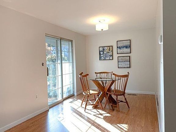 5th image of 45 Kennedy Dr #45