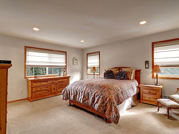 3rd image of 11605 6th Ave NE
