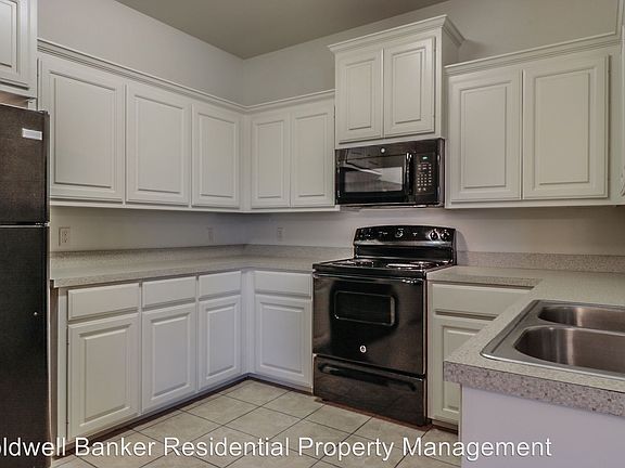 5th image of 9806 Avenue W