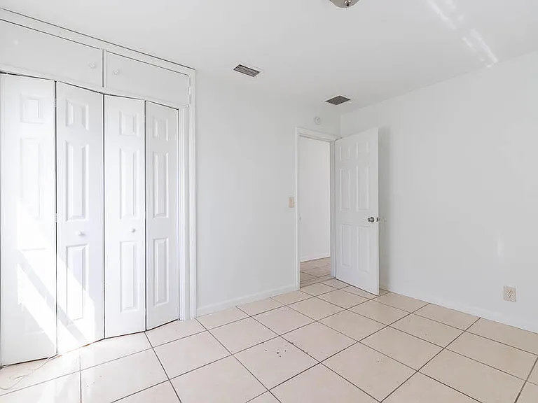314 E Gateway Blvd — Photo 18