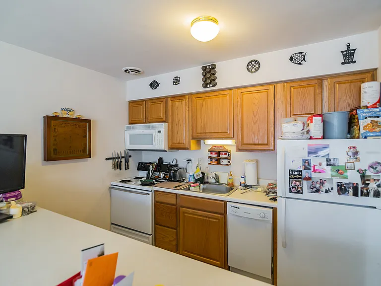 Janwood Apartments — Photo 13