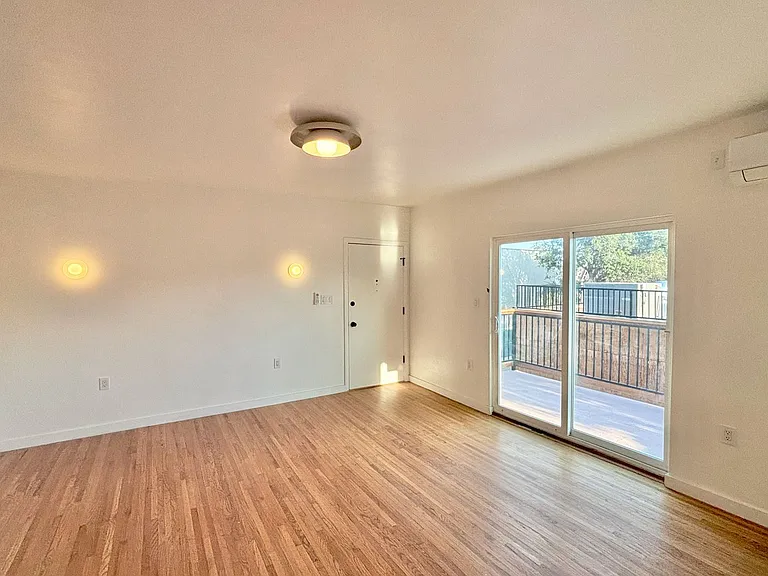 4941 York Blvd — Photo 7