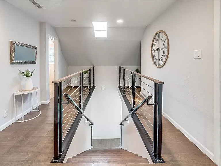 9805 Estate Ln — Photo 23