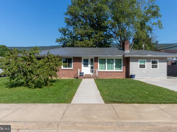 101 W Locust St, Centre Hall, PA 16828