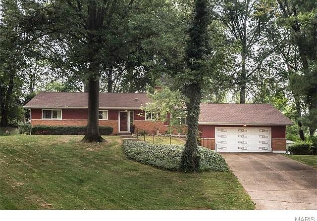 1st image of 7 Green Garden Dr