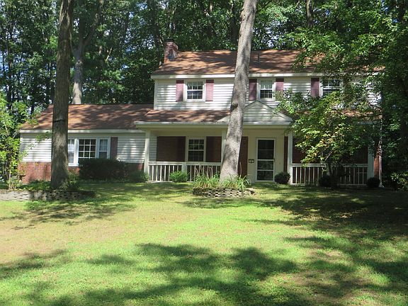3rd image of 4 Brookwood Dr