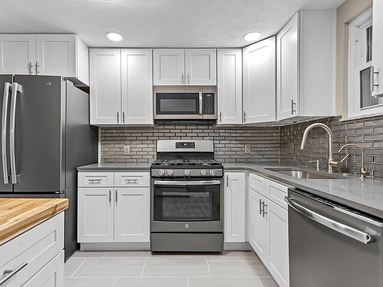 2 Gregory St — Photo 9