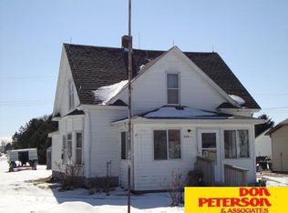 206 E 6th St, Wynot, NE 68792