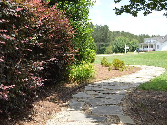 3rd image of 134 Woodberry Dr NW