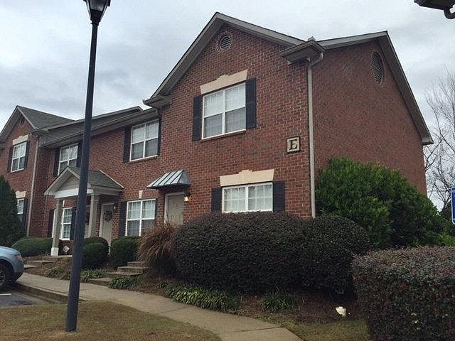 End property unit with patio on backside