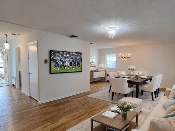 4005 Worthmor Dr, Seaford, NY 11783