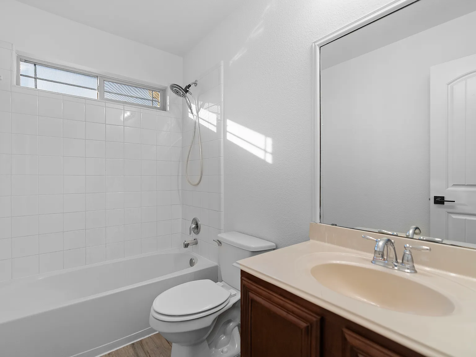 4 bed, 2475 sqft, $2,300 — Photo 2