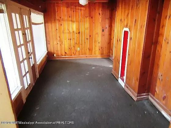 5th image of 627 Lynn Ave