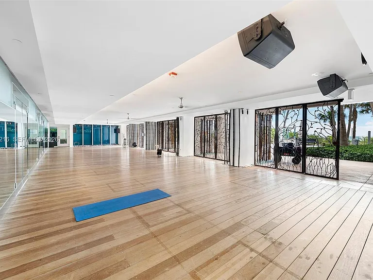 6801 Collins Ave #1215 — Photo 34